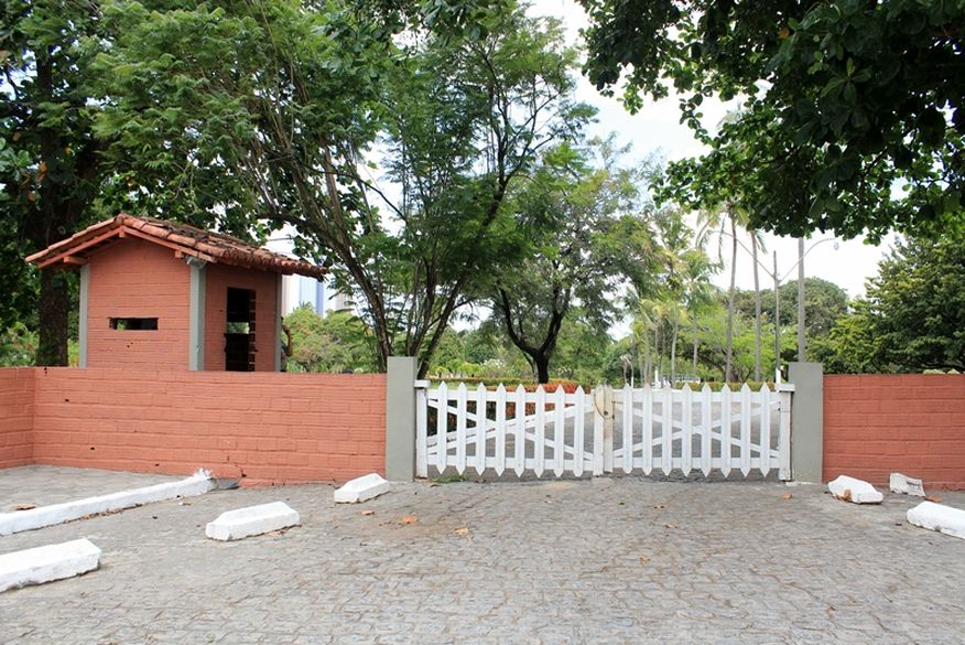 Governador do Maranhão acabou com banquete de lagosta e camarão, e transformou Mansão em Casa de Apoio à crianças……já a Granja Santana na Paraíba…