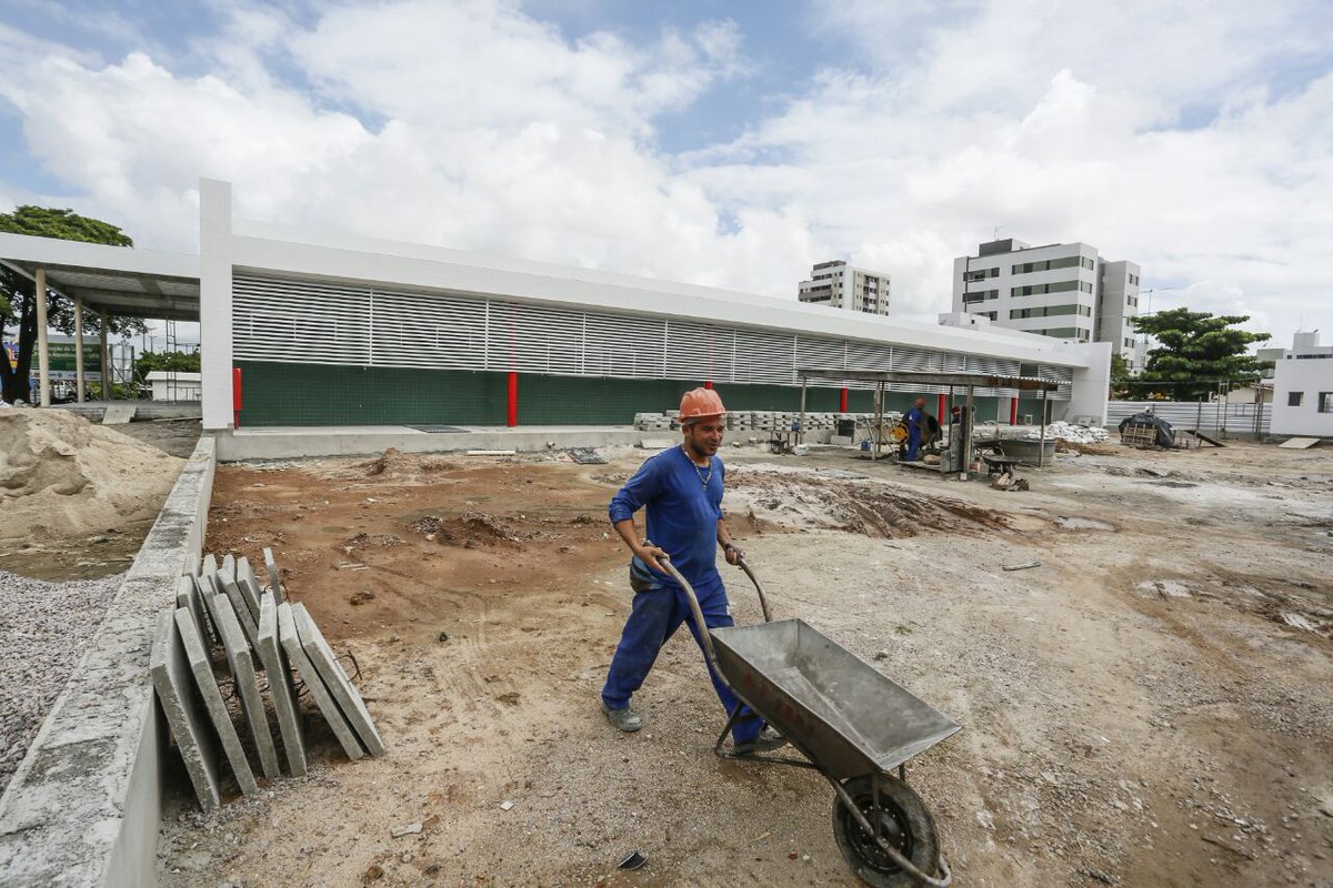 Após vistoriar obra, prefeito Cartaxo anuncia entrega da UPA dos Bancários para julho