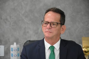 Marcos Vinícius elogia obras na Assembleia e destaca manutenção do Poder Legislativo na praça dos Três Poderes