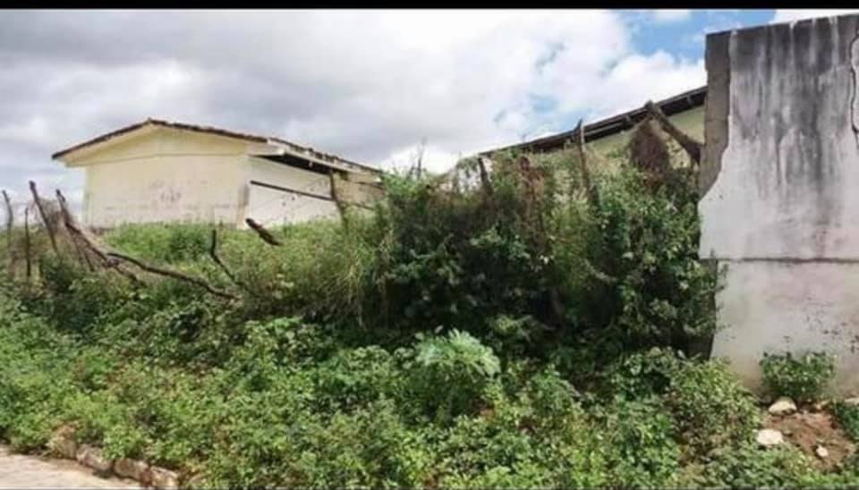 Deputado denuncia descaso com escola estadual em pleno início de ano letivo : “as imagens falam mais do que palavras”