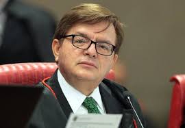 DESEMBARGADOR CONDENADO – “Fez do plantão judicial no Tribunal autêntica casa de comércio”, diz ministro paraibano