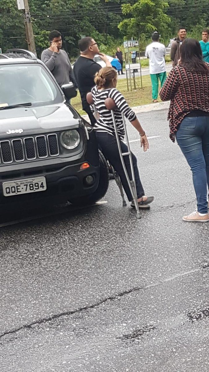 Populares criticam deputada Cida Ramos (PSB) por utilizar carro locado para bloquear via púbica em protestos na Capital