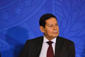 Diário Oficial publica lei aprovada na AL que concede título de cidadão paraibano ao vice-presidente da República Hamilton Mourão