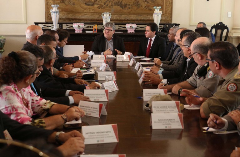 Entidades das Polícias propõem incorporação da bolsa desempenho e governador autoriza comissão Governo/Fórum para até 2ª feira apresentar repercussão financeira na folha