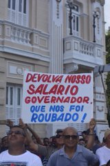 POLÍCIA NAS RUAS – Ato público leva centenas de policiais militares e civis às ruas da Capital , veja fotos