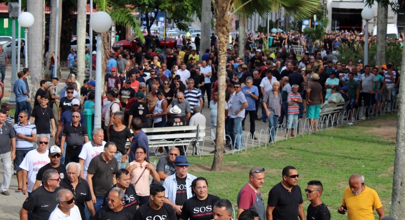 VEJA FOTOS – Policiais militares e civis decidem realizar vigília e acampam na praça João Pessoa em frente ao Palácio do Governo