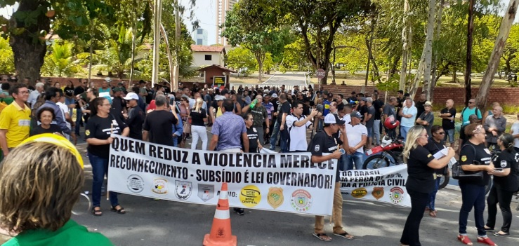 Movimento das polícias deixou um senador baleado no Ceará e um governador “preso” na Granja Santana, na Paraíba – por Marcelo José