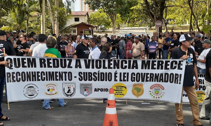 Movimento das polícias deixou um senador baleado no Ceará e um governador “preso” na Granja Santana, na Paraíba – por Marcelo José