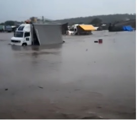 VÍDEO – Chuvas inundam carros, provocam alagamentos e suspendem vaquejada do parque BM em Riachão na Paraíba