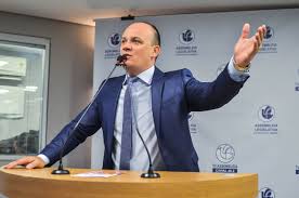 Deputado sugere comprar nos pequenos negócios nos bairros : “pois você estará ajudando a levar a feira para casa dessas famílias”