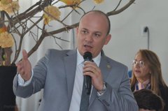105 RESPIRADORES POR R$ 19,9 MILHÕES – Deputado cobra transparência do Governo “O Estado precisa explicar onde estão sendo aplicados os recursos. Na vida pública o cidadão é o patrão e ele precisa saber”