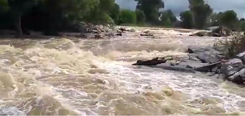 VÍDEO – Grande volume de águas descendo pelo Rio Paraíba com destino ao manancial Epitácio Pessoa em Boqueirão, neste domingo