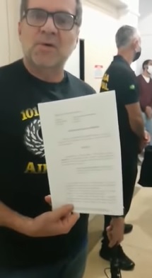URGENTE , VEJA VÍDEO -Humorista grava desabafo ao ser alvo de mandado de busca e apreensão em sua residência por determinação do ministro Alexandre de Moraes, do STF
