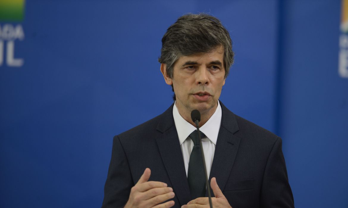 Com menos de 1 mês no cargo ministro da Saúde Nelson Teich pede exoneração do cargo