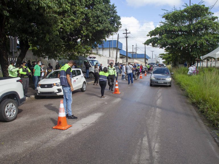 Operação Proteção em bairros de João Pessoa para fortalecer isolamento e proteger as pessoas da covid-19, com barreiras sanitárias, desinfecção de ruas, testes e orientação