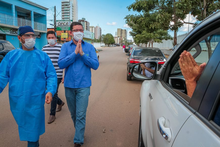 EXEMPLO DE  RONDÔNIA – Governador acompanha pessoalmente testagem rápida e entrega de kits na hora de medicamentos, inclusive hidroxicloroquina, aos pacientes com Covid-19