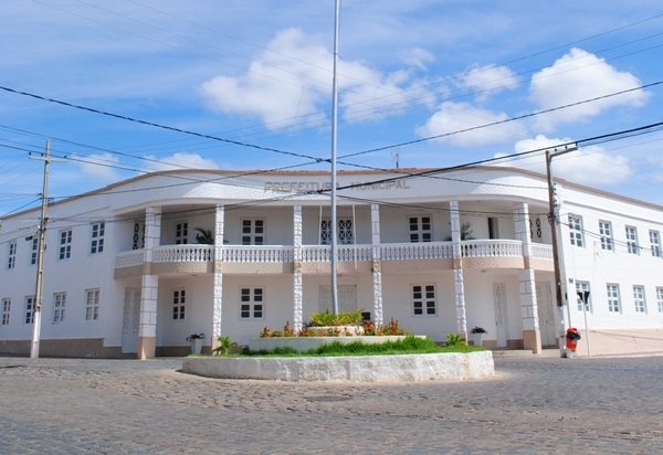 Prefeitura de Monteiro consegue comprar na mesma semana frutas e verduras com preços diferentes, e após denúncia, TCE julga contrato irregular e imputa à gestora devolução de R$ 16 mil