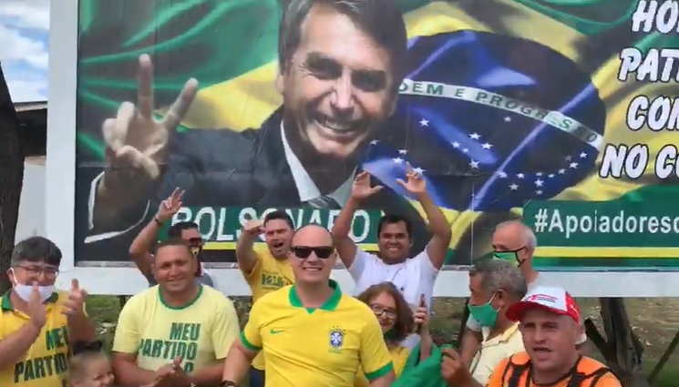 VEJA VÍDEO – Deputado bolsonarista visita Belém, no interior da Paraíba, e agradece população por outdoor e apoio ao presidente da República