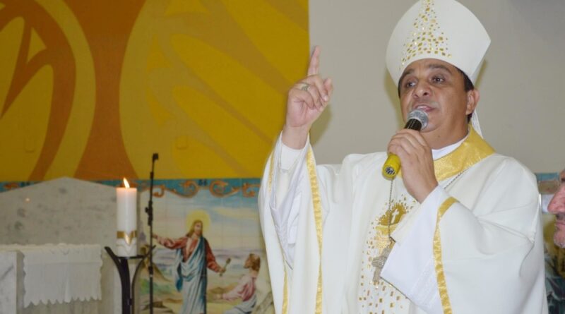OUÇA – RECADO DURO DO BISPO DE PATOS: “Não haverá Missa de posse de prefeito. Venha pra Missa, venha pra confissão antes, porque pecou muito na campanha, xingou, difamou, comprou voto, foi corrupto”