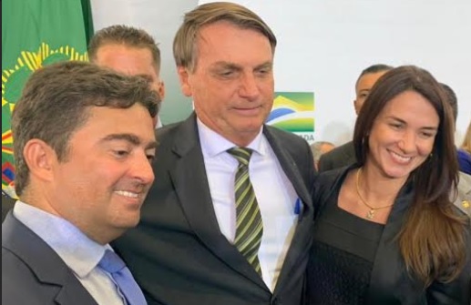 DIRIGENTE DA FPF – Michelle Ramalho prestigia, à convite da presidência da República, evento no Palácio do Planalto junto com Bolsonaro e presidentes do Senado e da Câmara Federal
