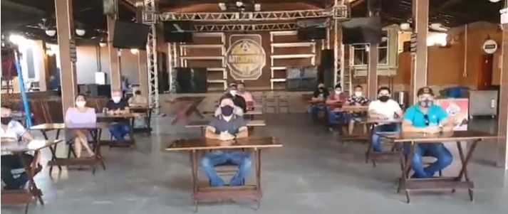 VÍDEO- Donos de bares e restaurantes de Cajazeiras fazem ato após decreto de restrição