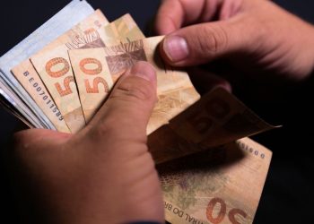 R$ 53 BILHÕES- Aposentados do INSS receberão em maio e junho parcelas do 13º salário