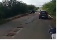 VÍDEO- Moradores divulgam vídeos das estradas esburacadas no Cariri da Paraíba