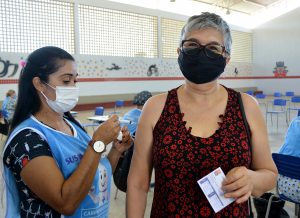 João Pessoa vacina com segunda dose contra Covid nesta terça-feira