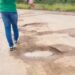 VÍDEO- Deputado mostra buraqueira em estrada na Paraíba e cobra recuperação