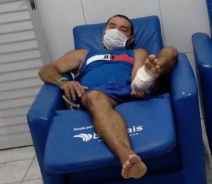 VÍDEO QUE ENVERGONHA- Trabalhador diabético chora de dor, perambulando por vaga em hospitais na PB