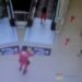 VEJA VÍDEO- Ação de bombeiro evita acidente com criança em escada rolante em Shopping em JP