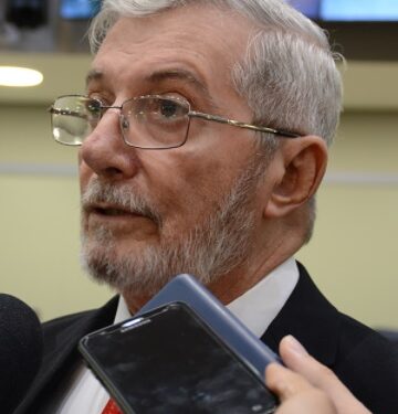 Corpo do ex-deputado Simão Almeida é velado na AL nesta quinta-feira