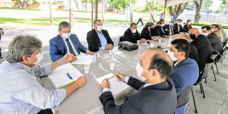 Governo e entidades da PM voltam a se reunir amanhã para retomar negociação