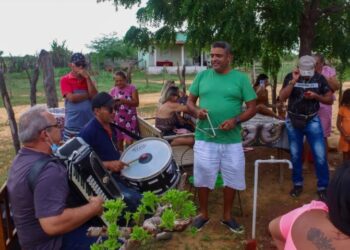 Cicinho Lima visita moradores em Assentamento de São José de Espinharas