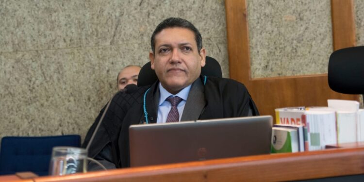 STF condena Silveira a 8 anos de prisão, ministro não viu crime contra a segurança nacional