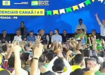 VEJA VÍDEO- Bolsonaro destaca e deputados Cabo Gilberto e Walber têm recepção calorosa da população