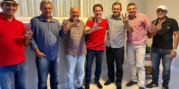 Pré-candidato a governador, Veneziano recebe apoio do grupo de oposição na cidade de Olivedos