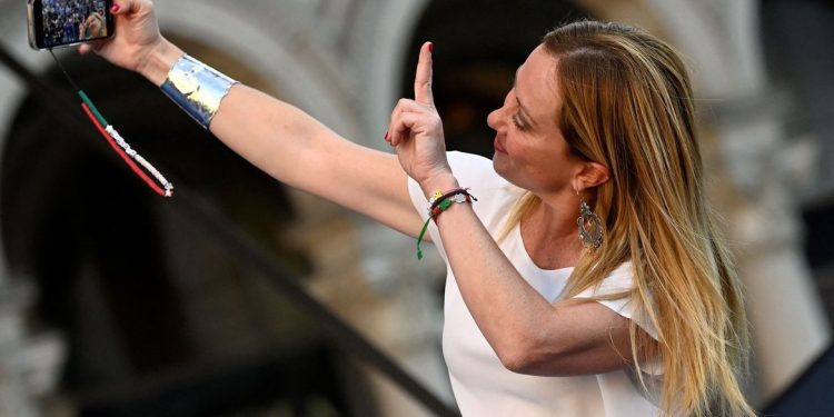 Direita vence eleições na Itália e conservadora deve ser a primeira mulher premiê desde a 2ª Guerra Mundial