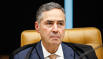 Ministro Barroso, do STF, suspendeu neste domingo piso nacional dos profissionais de enfermagem
