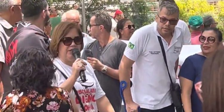 VÍDEO- ATO DOS SERVIDORES- “É inadmissível um profissional de saúde receber R$ 40 de insalubridade”