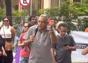 VÍDEO-Ex-presidente do Sindifisco em ato na Praça, “O servidor do estado da Paraíba clama por socorro”