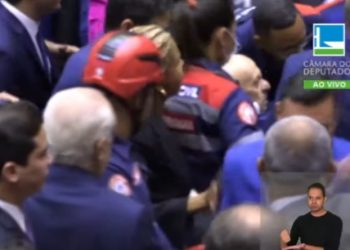 Pai do presidente da Câmara, Arthur Lira, passa mal, desmaia e sessão de posse é suspensa
