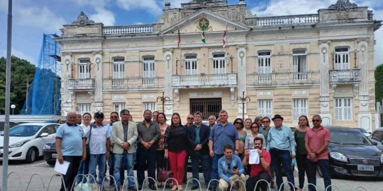 Entidades protocolam pedido de audiência ao governador para tratar de reajuste e PCCR dos servidores