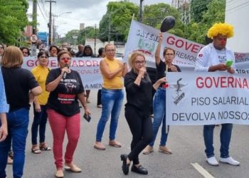 VEJA VÍDEOS- Protesto dos enfermeiros denuncia Governo por retirada de direitos nos contracheques
