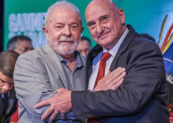 VÍDEO- Ministro de Lula pede demissão após ser flagrado no Planalto ao lado de invasores em 8/01