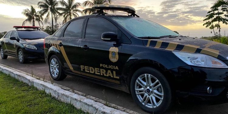Polícia Federal apreende R$ 1 milhão em carro de empresário e vai investigar a origem do dinheiro