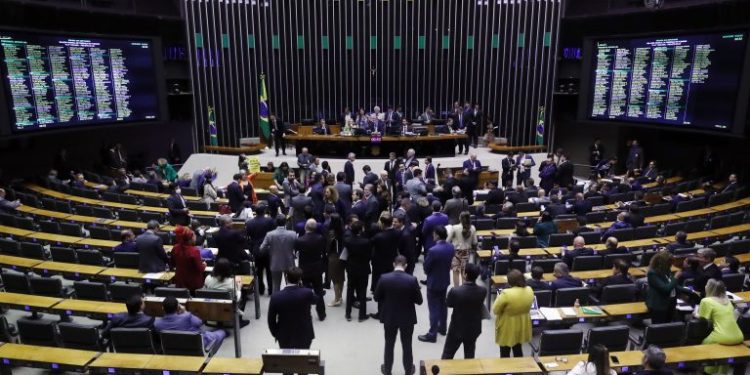 Projetos que beneficiam pessoas com transtorno do espectro autista estão na pauta de votação da Câmara