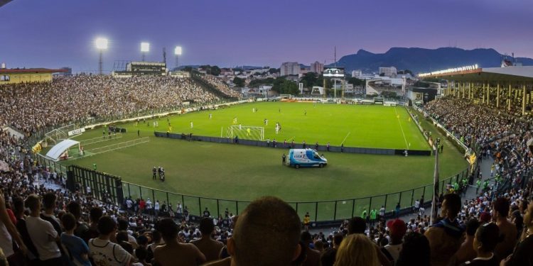 Justiça interdita estádio de São Januário a pedido do MP após atos generalizados de violência