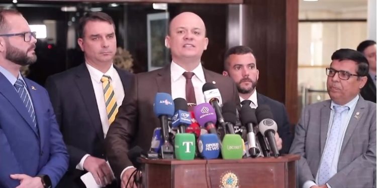 VÍDEO- Deputado Cabo Gilberto anuncia pedido de impeachment do ministro Barroso, do STF
