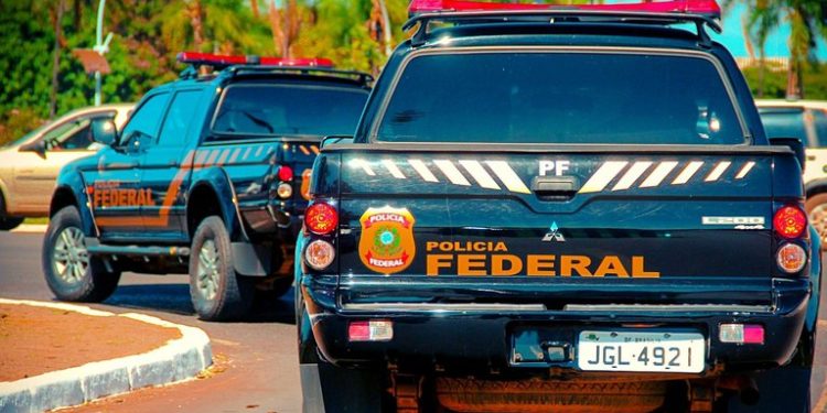 URGENTE! Operação da PF prende hacker da “Vaza Jato” e cumpre mandados contra Carla Zambelli